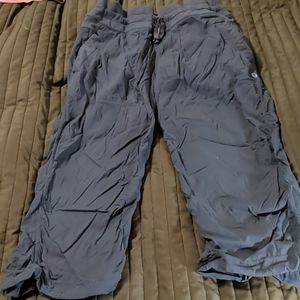 Lululemon studio crops 8